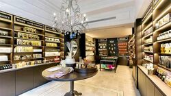Telok Ayer Conservation Area (D1), Shop House #573562271
